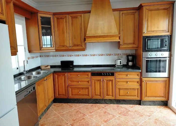 Casa Playa, Terraza Y Garaje نيرخا