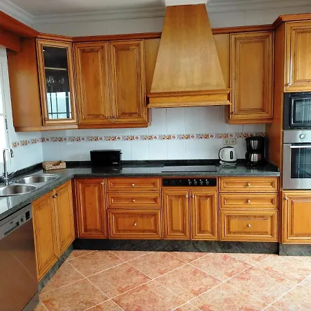 Casa Playa, Terraza Y Garaje 네르하